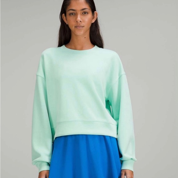 NWT Lululemon Perfectly Oversized Cropped Crew in Wild Mint Size 2 - Picture 1 of 8